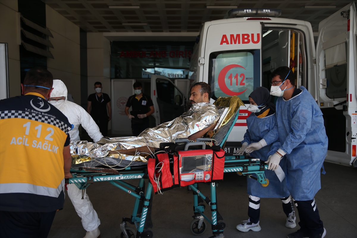 Düzce'de üzerlerine kimyasal madde sıçrayan 3 işçi ağır yaralandı