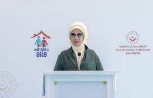 - "Koruyucu aile yanına yerleştirdiğimiz çocuklarımızın yüzlerinin güldüğünü, öz güvenlerinin