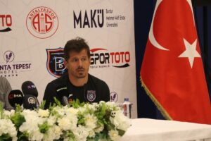 BURDUR (AA) – Süper Lig ekiplerinden Medipol Başakşehir'in teknik direktörü