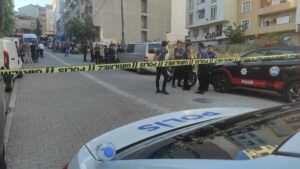 - Aynı silahla kendisini vuran zanlı, ağır yaralı olarak hastaneye