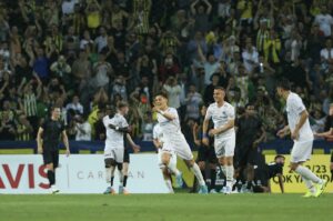 - Fenerbahçe: 2 - Hull City: 0