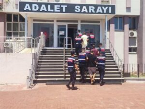 BALIKESİR (AA) – Balıkesir'de, yasa dışı yollarla Midilli Adası'na geçmeye