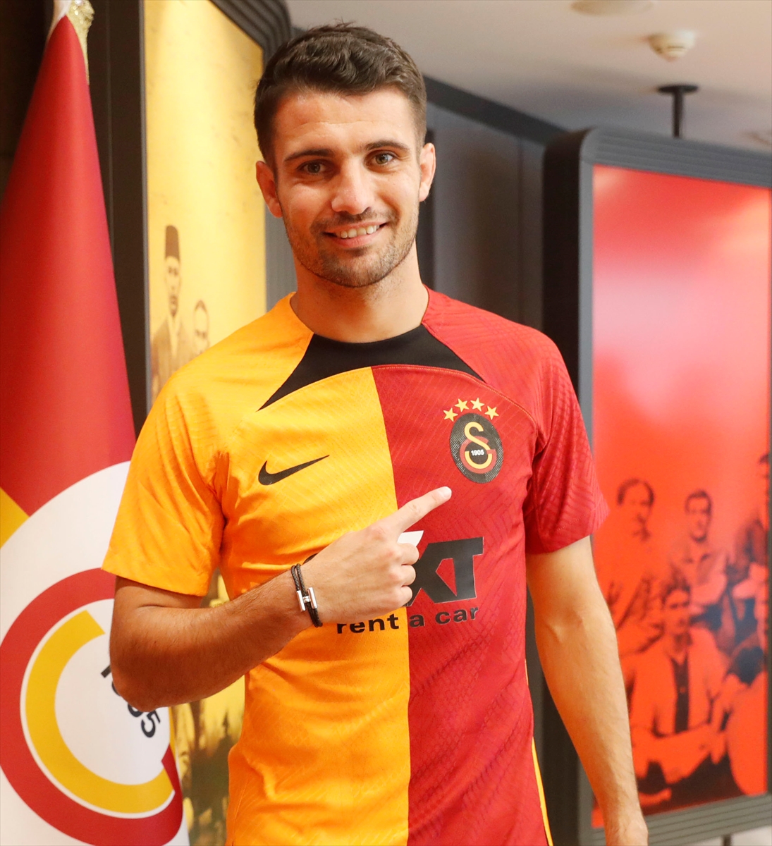 Fransız futbolcu Dubois, Galatasaray'da kupalar kazanmak istiyor: