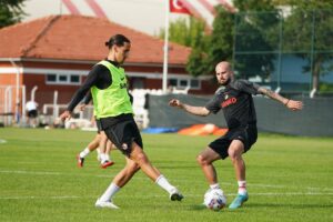 - Gaziantep temsilcisi yarın Adana Demirspor ile hazırlık maçı yapacak