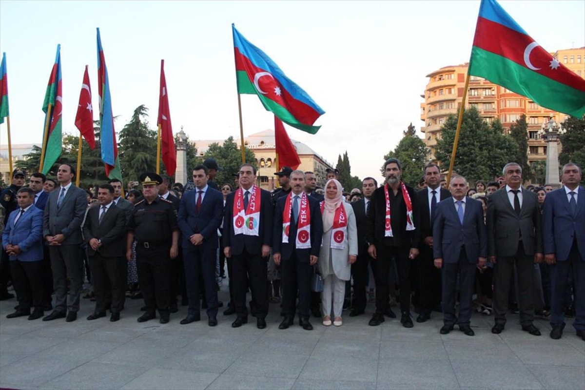 Gence'de düzenlenen “Türkiye-Azerbaycan Kardeşlik Gecesi”nde Uğur Işılak sahne aldı