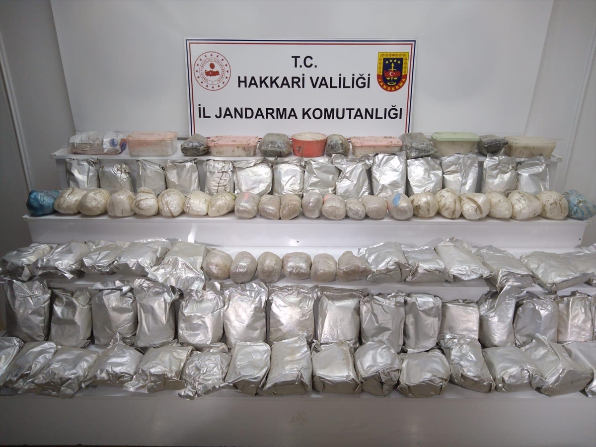 Hakkari'de 100 kilogramı aşkın uyuşturucu ele geçirildi