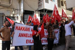 HAKKARİ (AA) – Hakkari'de çocuklarının dağa kaçırılmasından HDP'yi sorumlu tutan