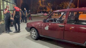 HATAY (AA) – Hatay'ın İskenderun ilçesinde bir otomobile düzenlenen silahlı