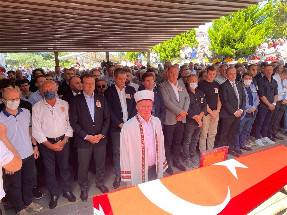 İBB Başkanı İmamoğlu, danışmanı Murat Ongun'un babasının cenaze törenine katıldı