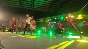 - Türkiye'den gelen Kafkas dans grubu, Kfar Kama köyündeki Çerkez