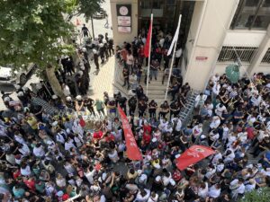 - Hastanelerde bir araya gelen sağlık çalışanları, "Sağlıkta Şiddeti Durduralım",