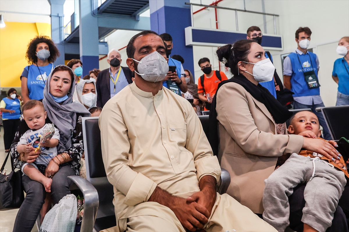 İtalya, 300 Afgan sığınmacı aldı