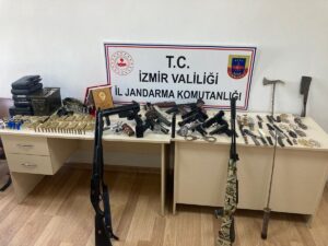 İZMİR (AA) – İzmir'in Aliağa ilçesinde silah kaçakçılığı yaptığı öne