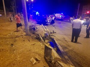 KAHRAMANMARAŞ (AA) – Kahramanmaraş'ın Onikişubat ilçesinde iki otomobilin çarpışması sonucu