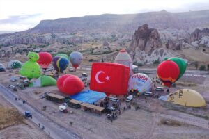 NEVŞEHİR (AA) – Kapadokya'da düzenlenen "3. Uluslararası Sıcak Hava Balon