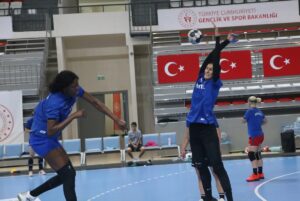 KASTAMONU (AA) – ÖZGÜR ALANTOR – Kastamonu Belediyespor Kadın Hentbol