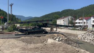 KASTAMONU (AA) – Kastamonu'nun Şenpazar ilçesinde etkili olan selde yıkılan