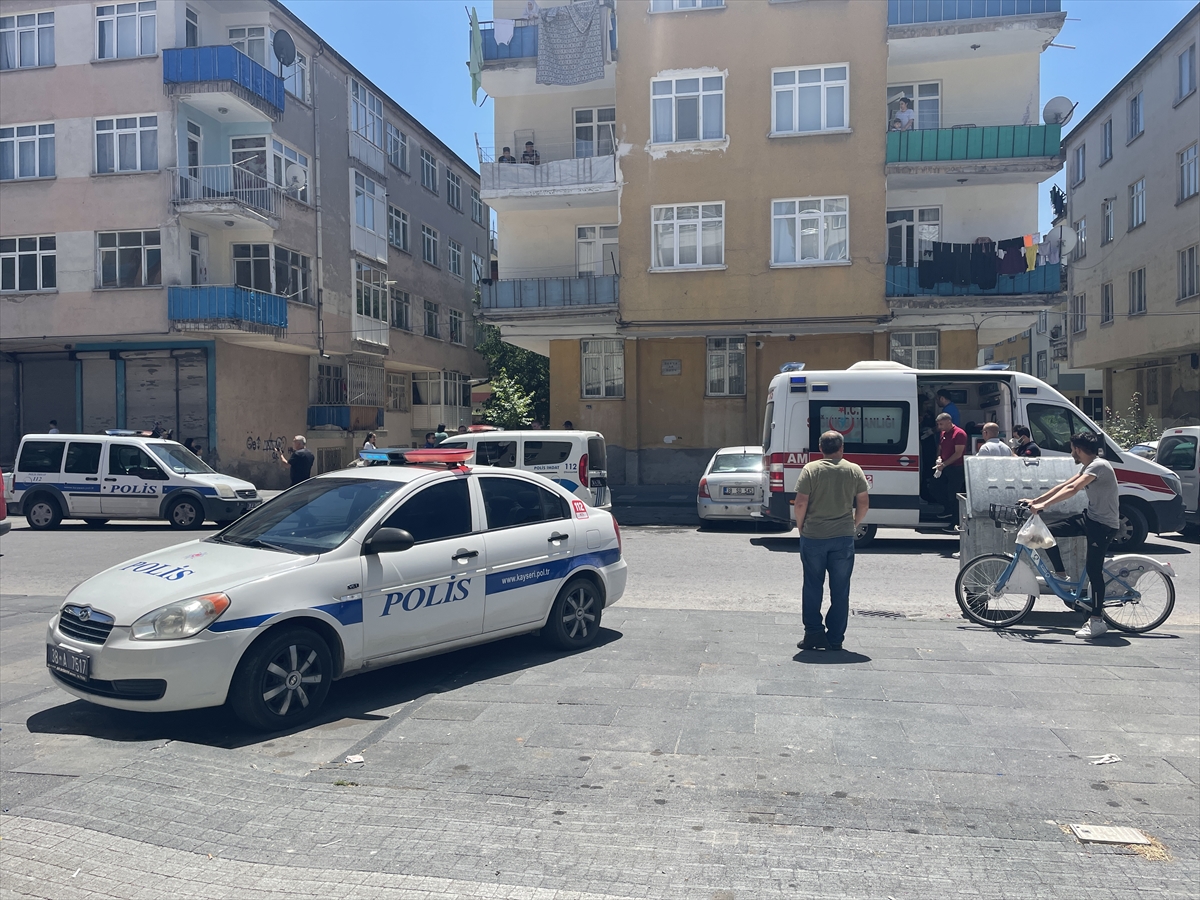 Kayseri'de kocasının rehin aldığı kadını polis kurtardı