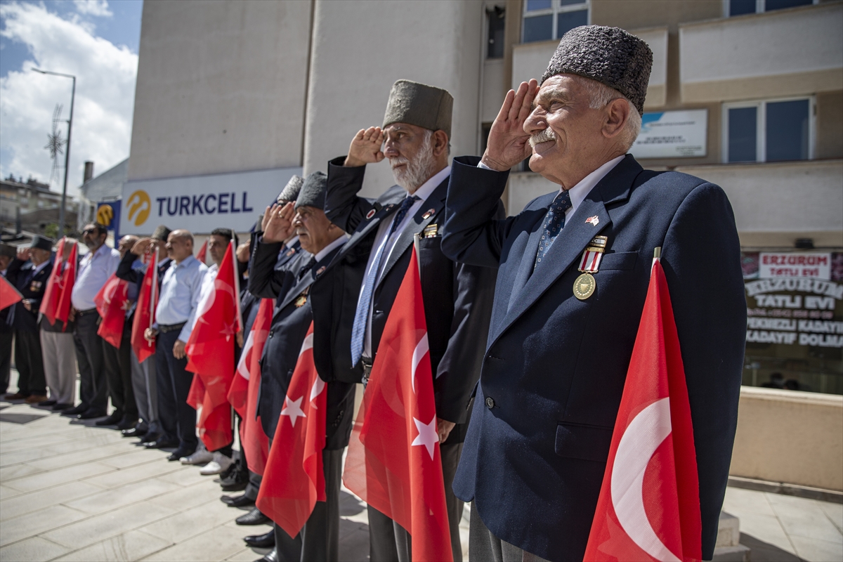 Kıbrıs Barış Harekatı'nın 48'inci yılı Erzurum'da törenle kutlandı