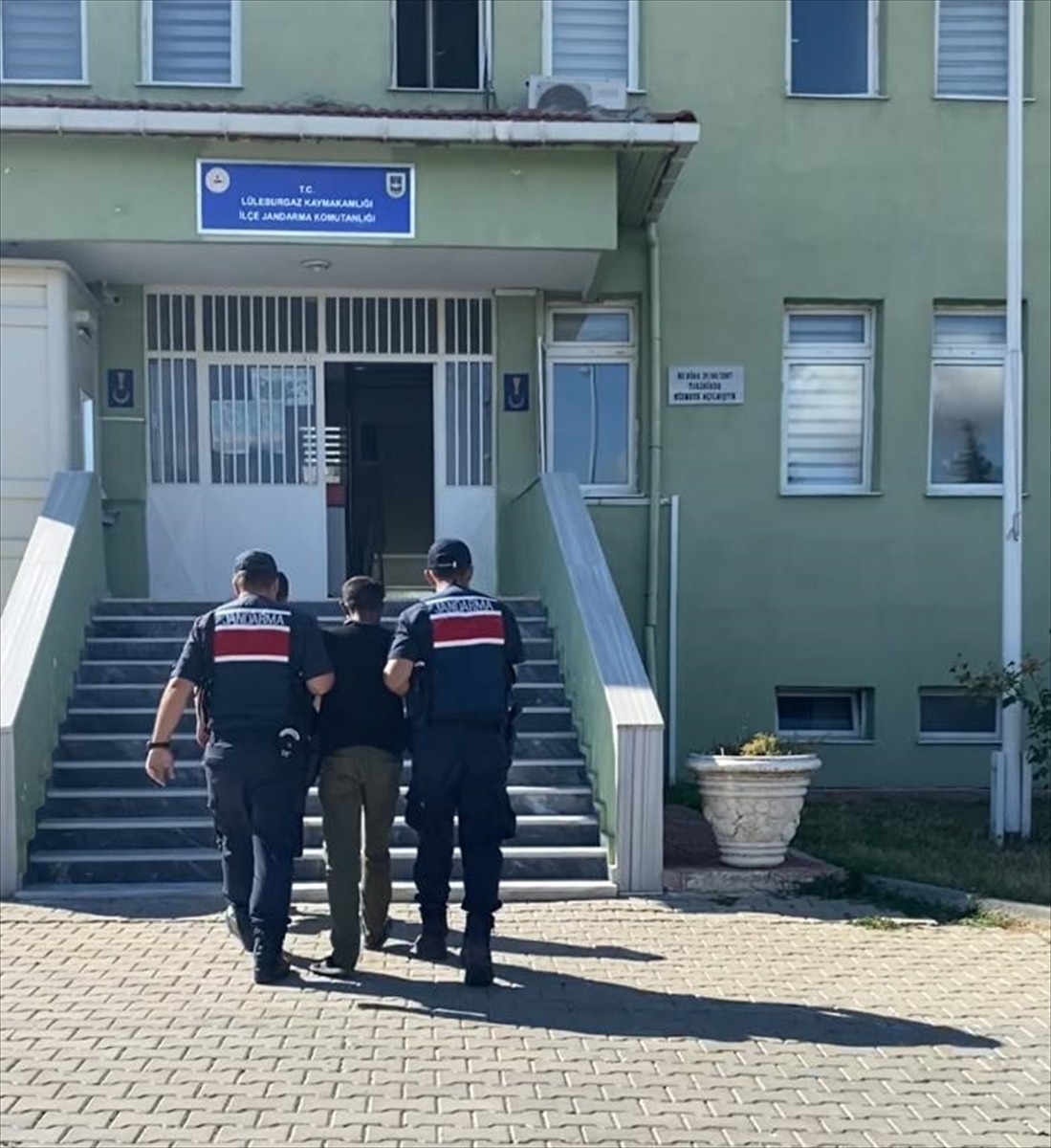 Kırklareli'nde hırsızlık yaparken suçüstü yakalanan şüpheli gözaltına alındı