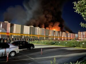 KOCAELİ (AA) – Kocaeli'nin İzmit ilçesinde, demir çelik fabrikasında çıkan