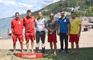 KOCAELİ (AA) – Kocaeli'nin Karamürsel ilçesinde sıcaktan bunalan tatilciler, Kurban