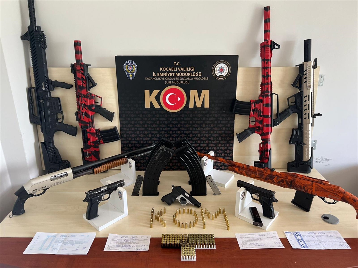Kocaeli'de suç örgütüne yönelik operasyonda 14 şüpheli yakalandı