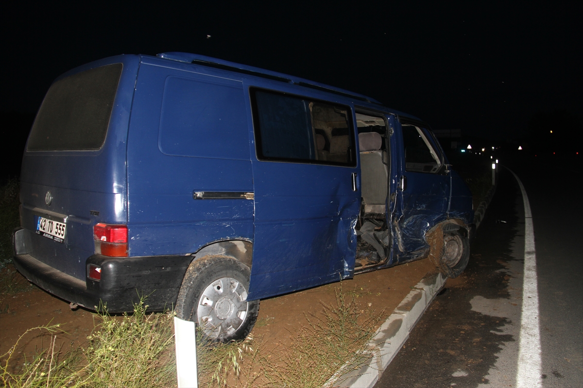 Konya'da otomobil ile minibüsün çarpıştığı kazada 7 kişi yaralandı