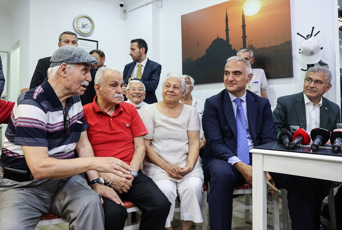Kültür ve Turizm Bakanı Ersoy, Üsküdar'da esnaf ziyaretinde konuştu: