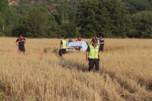 KÜTAHYA (AA) – Kütahya'nın Hisarcık ilçesinde, tarlaya devrildikten sonra yanan