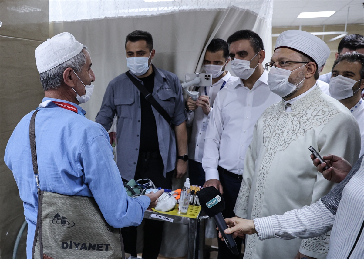 Kutsal topraklarda rahatsızlanan Türk hacı adayları, Türk hekimlerince tedavi ediliyor