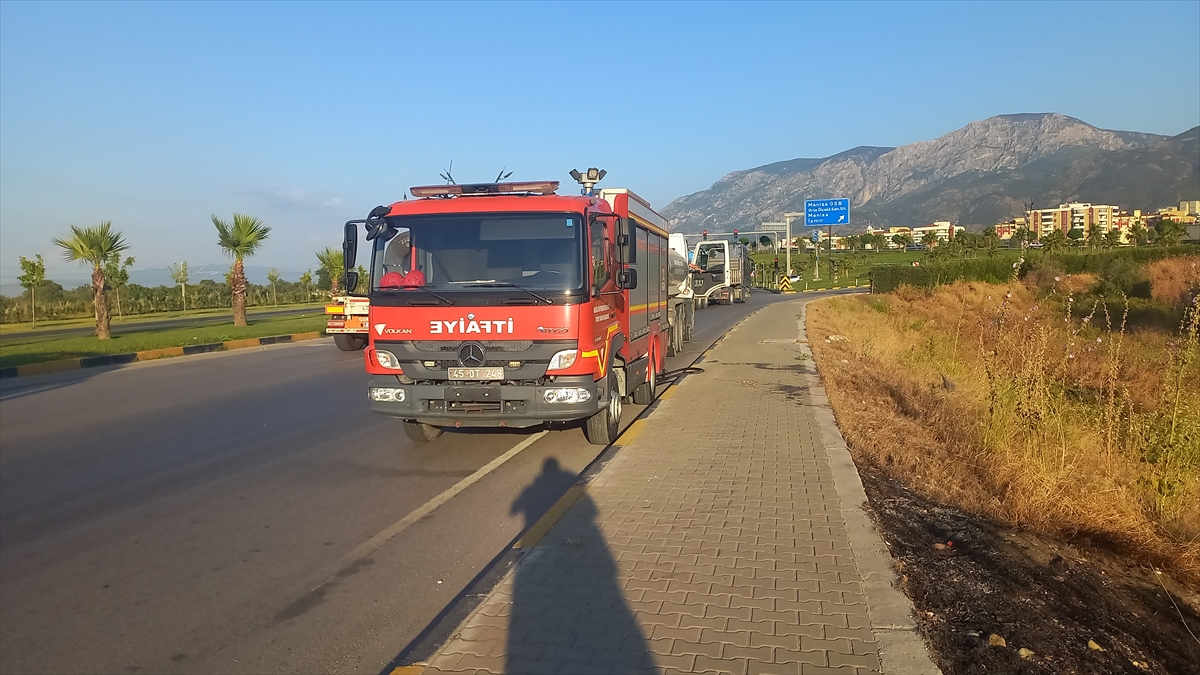 Manisa'da çıkan yangında buğday ekili 3 hektar alan zarar gördü