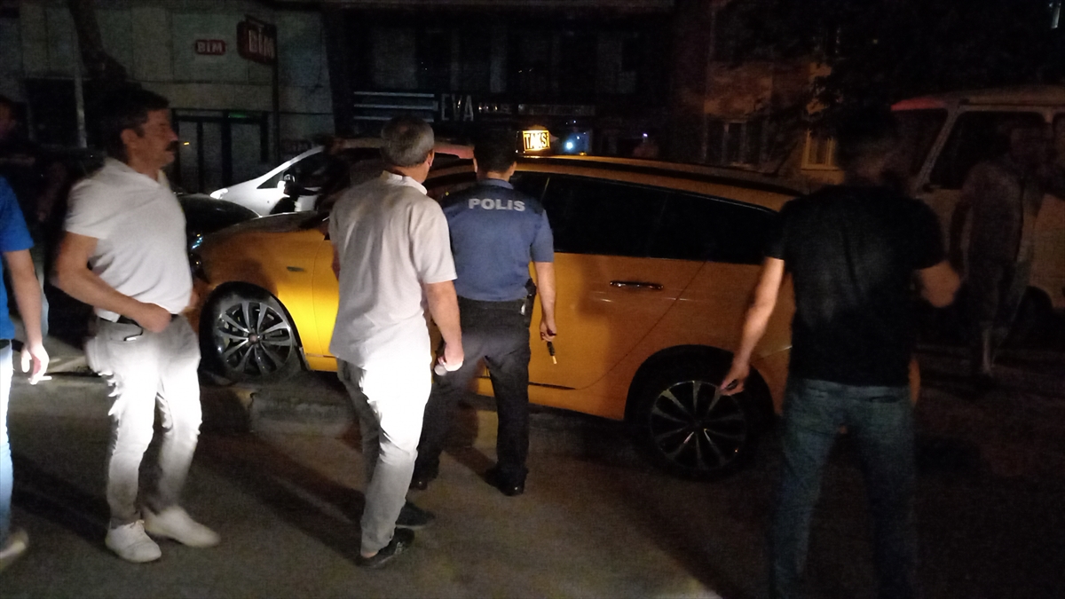 Manisa'da müşterisi tarafından darbedildiği öne sürülen taksi şoförü yaralandı