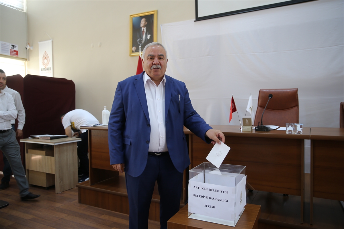 Mardin'in Artuklu Belediye Başkanlığına AK Parti'nin adayı Mehmet Tatlıdede seçildi