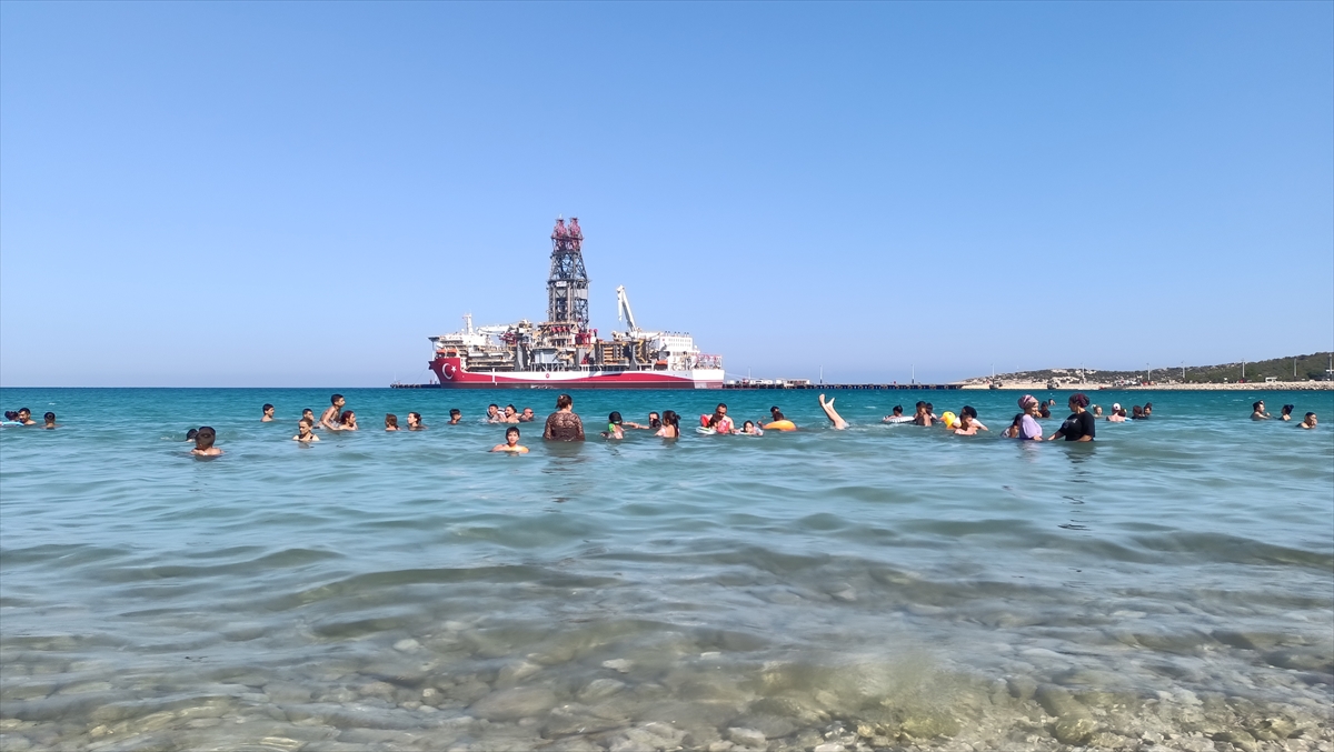 Mersin plajlarında bayram tatili yoğunluğu