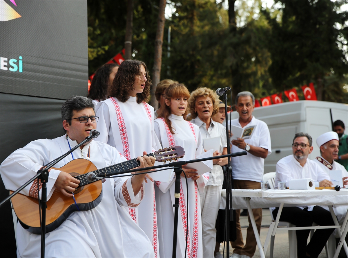 Mersin'de Müslüman ve Hristiyan din adamları birlikte dua etti