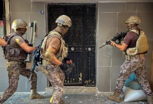 MERSİN (AA) – Mersin'de terör örgütü PKK/KCK'ya yönelik "Temizleme Operasyonu"nda,