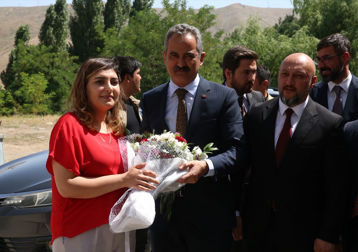 Milli Eğitim Bakanı Özer, Bitlis'te Eğitim Değerlendirme Toplantısı'na katıldı: