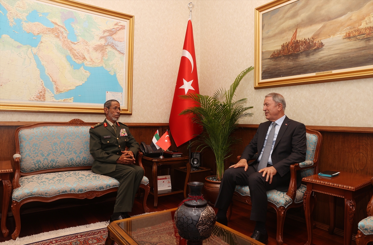 Milli Savunma Bakanı Akar, BAE Genelkurmay Başkanı Korgeneral Al Rumaithi'yi kabul etti