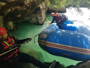 SİİRT (AA) – Siirt'in Pervari ilçesinde, piknik yaptıkları sırada Müküs