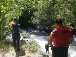 SİİRT (AA) – Siirt'in Pervari ilçesinde, Müküs Çayı'na düşüp akıntıya