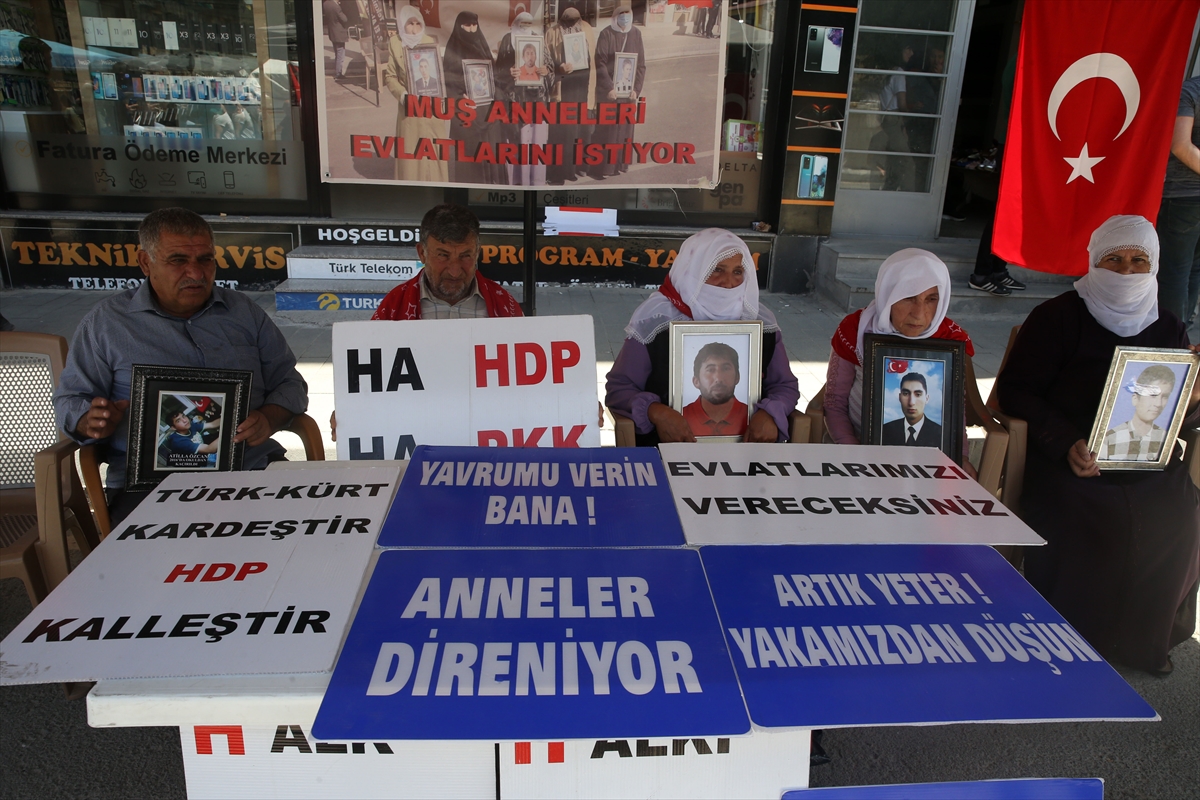 Muşlu aileler evlatları için HDP il binası önündeki eylemlerini sürdürdü