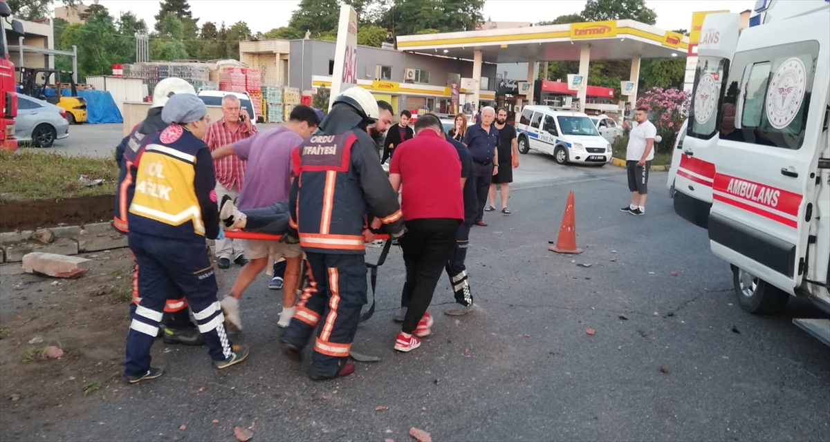 Ordu'da hafif ticari aracın devrildiği kazada 1 kişi öldü, 1 kişi yaralandı