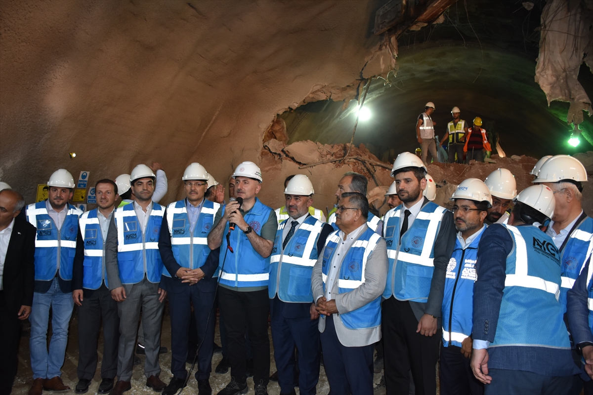 Osmaneli-Bursa-Bandırma-Balıkesir Hızlı Tren Hattı T04 Tüneli Işık Görme Töreni (2)