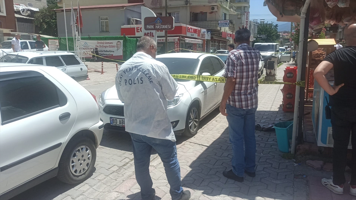 Osmaniye'de hastanenin önünde beklerken silahlı saldırıya uğraşan kişi yaralandı