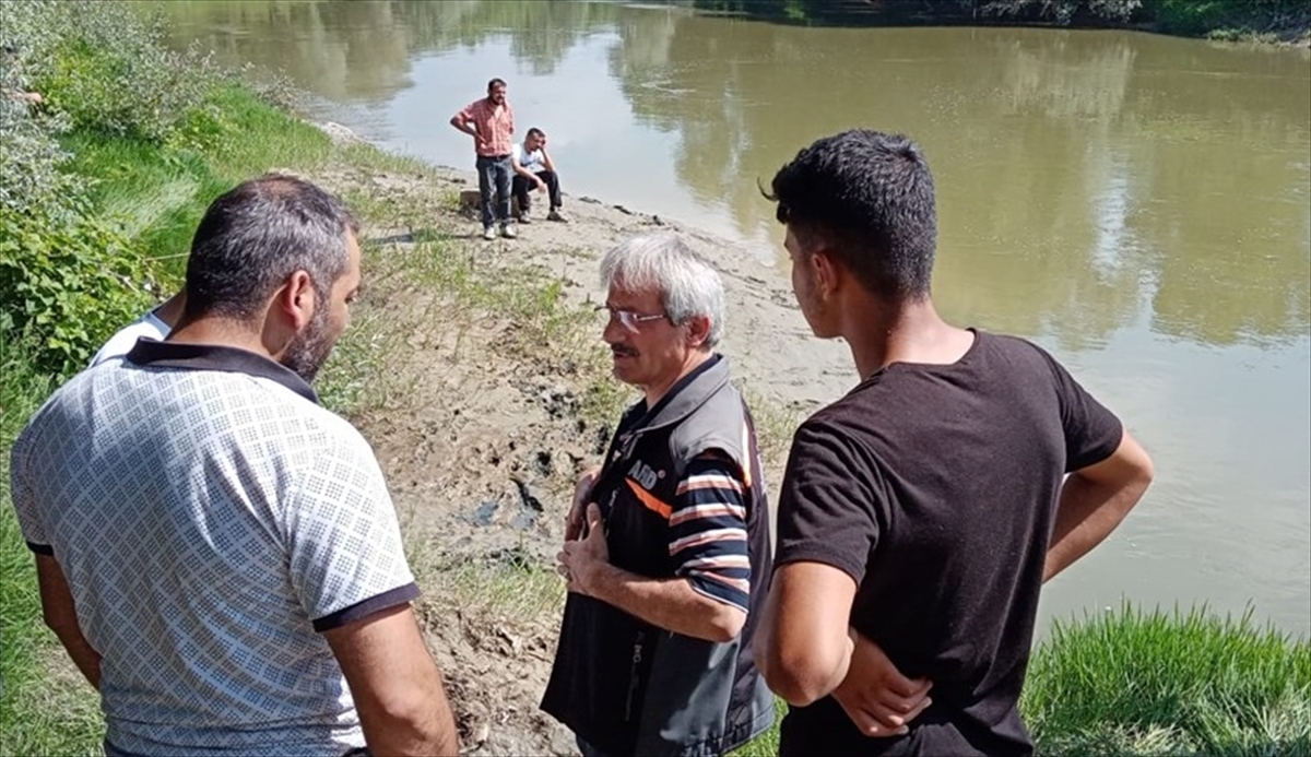 Sakarya Nehri'nde akıntıya kapılan çocuğun cansız bedeni bulundu