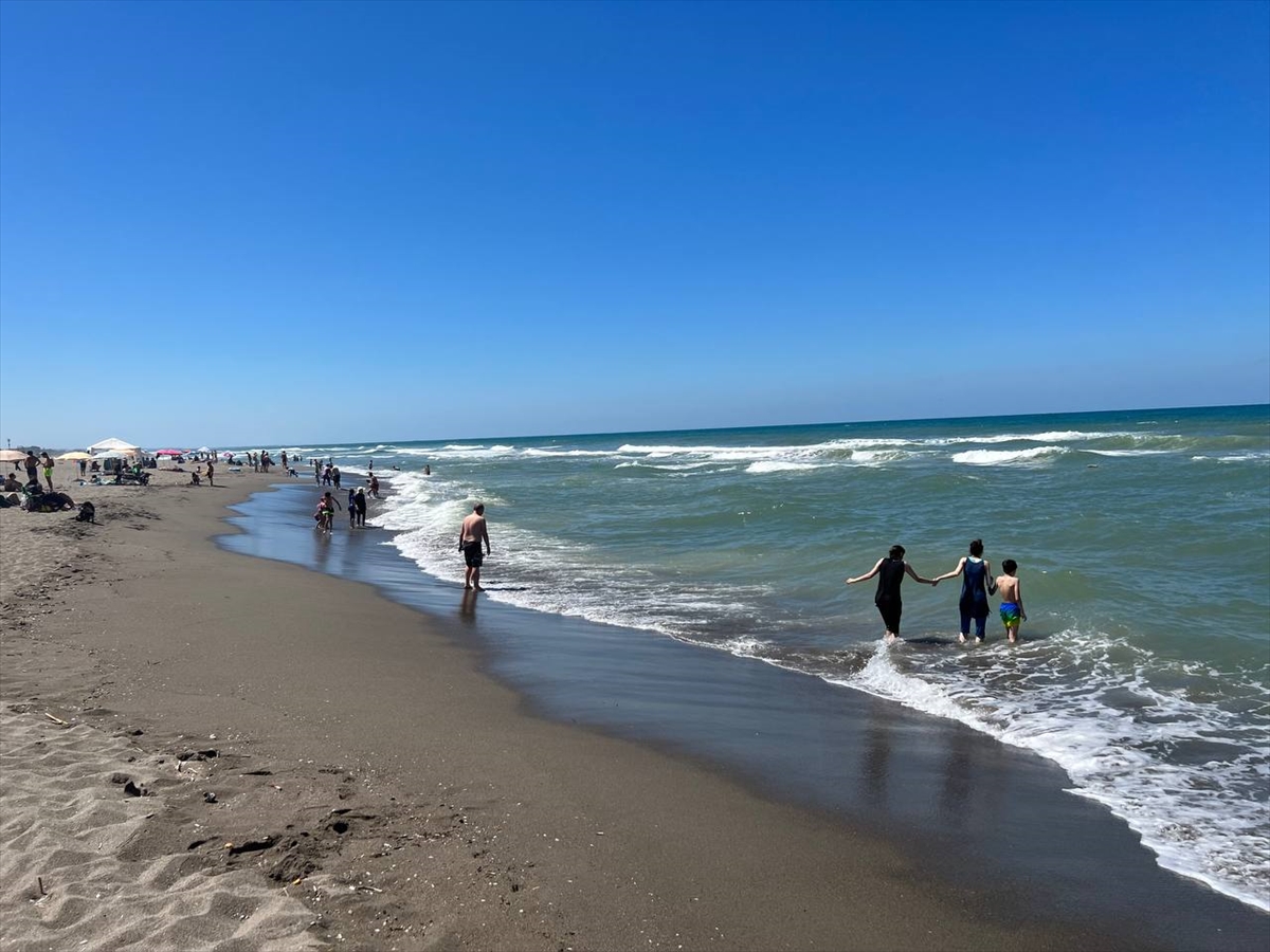 SAKARYA (AA) – Sakarya'da, şiddetli rüzgar ve yoğun dalga nedeniyle