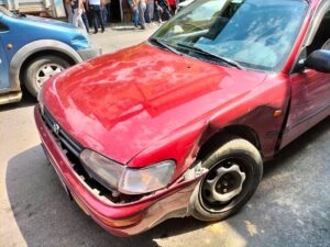 SAKARYA (AA) – Sakarya'nın Geyve ilçesinde kontrolden çıkan otomobilin kahvehane