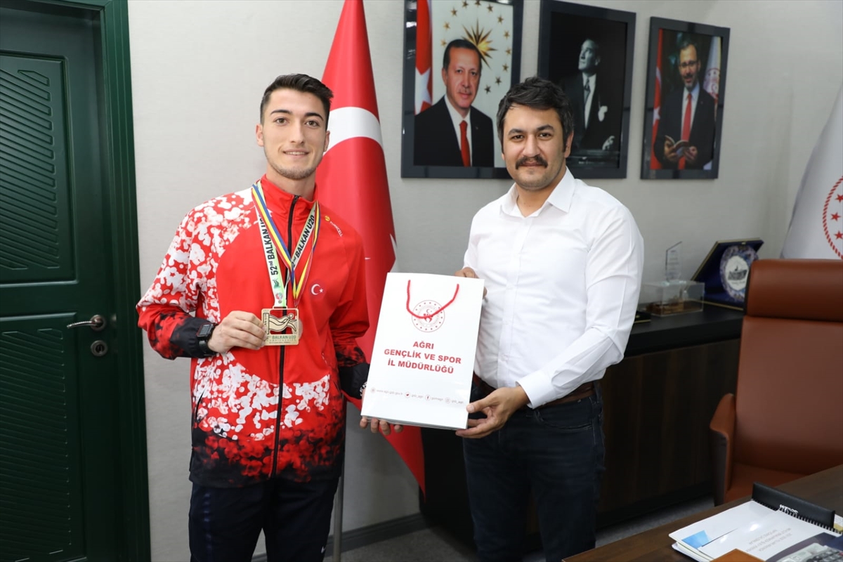 Şampiyon milli atlet Demir'den Ağrı Gençlik ve Spor İl Müdürü Çalgan'a ziyaret