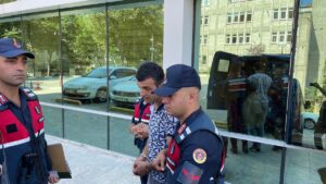 SAMSUN (AA) – Samsun'da aranan firari hükümlü, annesini hastaneye götürürken